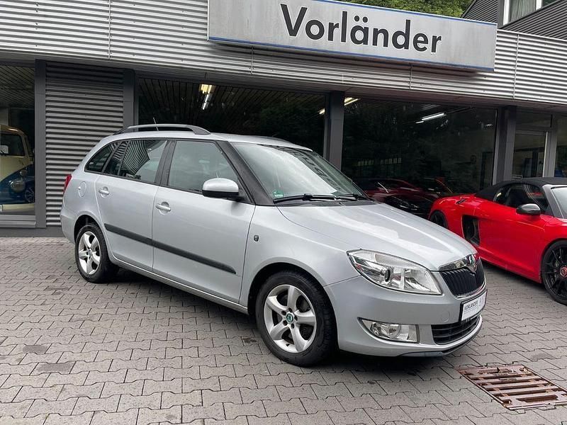 Silber Gebraucht 2011 Skoda Fabia Elegance Kombi | 5.990 € (Fairer Preis) - Bild 1/4