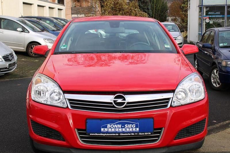 Rot Gebraucht 2007 Opel Astra Catch Me Limousine | 4.600 € (Etwas zu teuer) - Bild 1/4