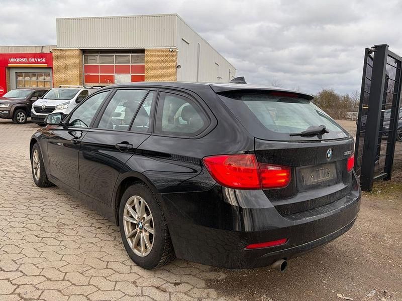 Gebraucht BMW 320 184 PS (135 kW) 2015 Schwarz Kombi