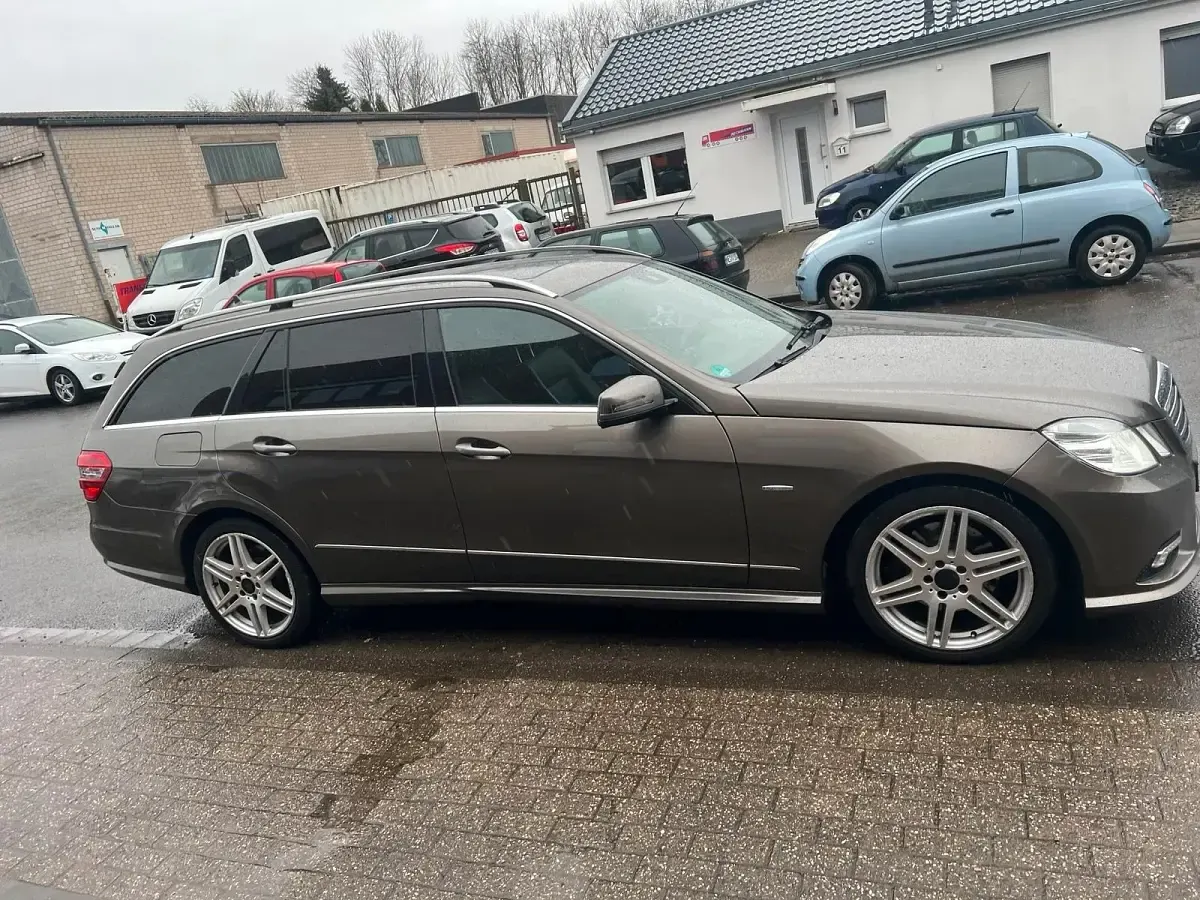 Gebraucht Mercedes E350 AMG line 231 PS (169 kW) 2010 Gold Kombi