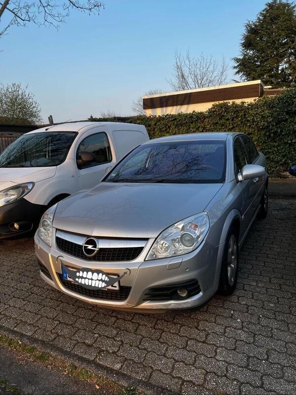 Silber Gebraucht 2006 Opel Vectra Limousine | 900 € (Superpreis) - Bild 1/3