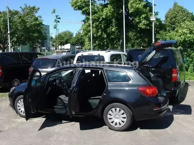 Gebraucht Opel Astra Edition 110 PS (80 kW) 2016 Graphitschwarz/carbon flash/midn (metallic) Kombi