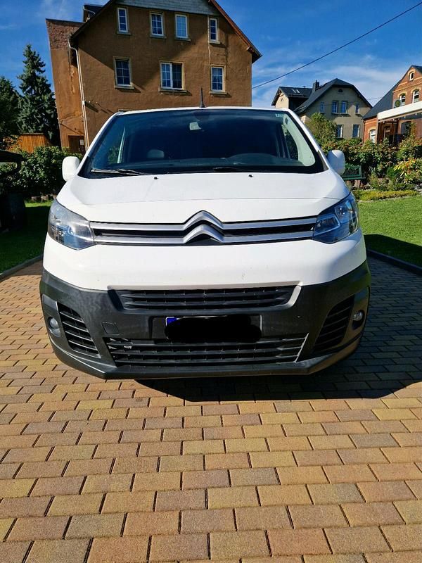 Weiß Gebraucht 2019 Citroën Jumpy Van / Kleinbus | 16.599 € - Bild 1/4
