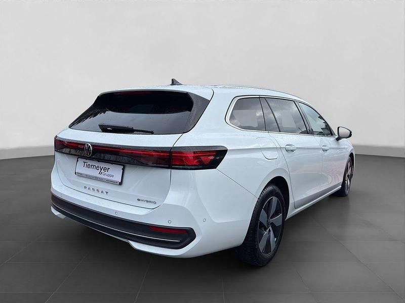 Gebraucht VW Passat Business 204 PS (150 kW) 2025 Weiß Kombi