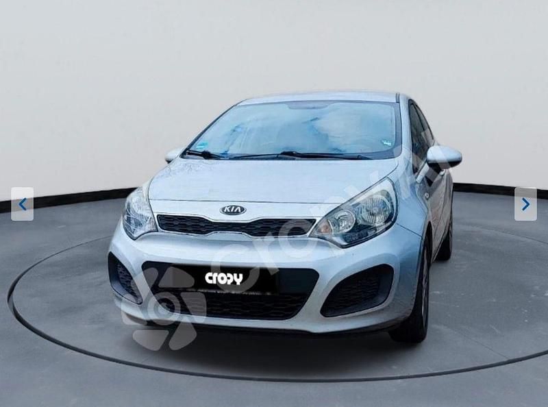 Grau Gebraucht 2013 Kia Rio Edition 7 Limousine | 4.499 € (Fairer Preis) - Bild 1/4