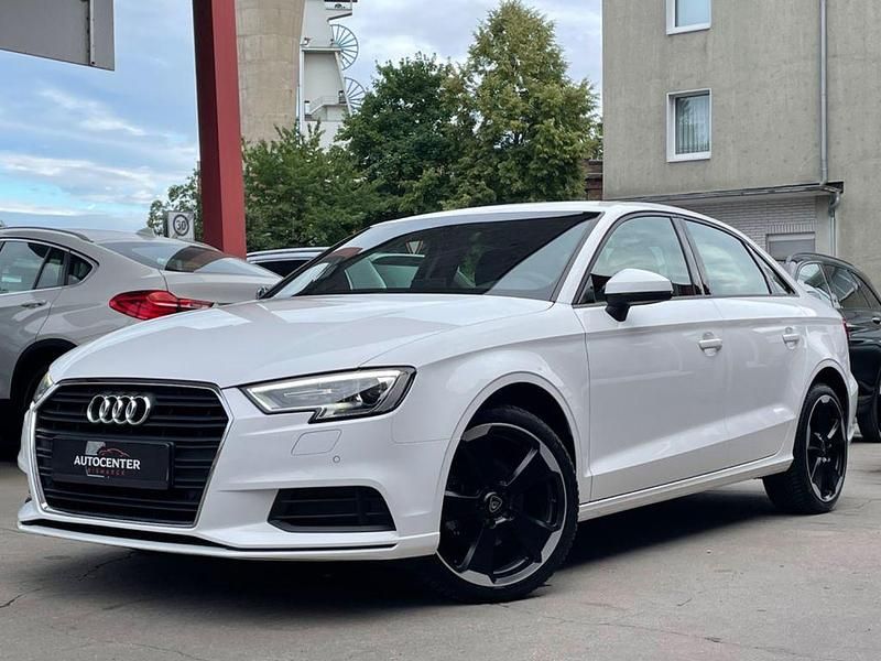 Weiß Gebraucht 2019 Audi A3 Basis Limousine | 12.900 € (Guter Preis) - Bild 1/4