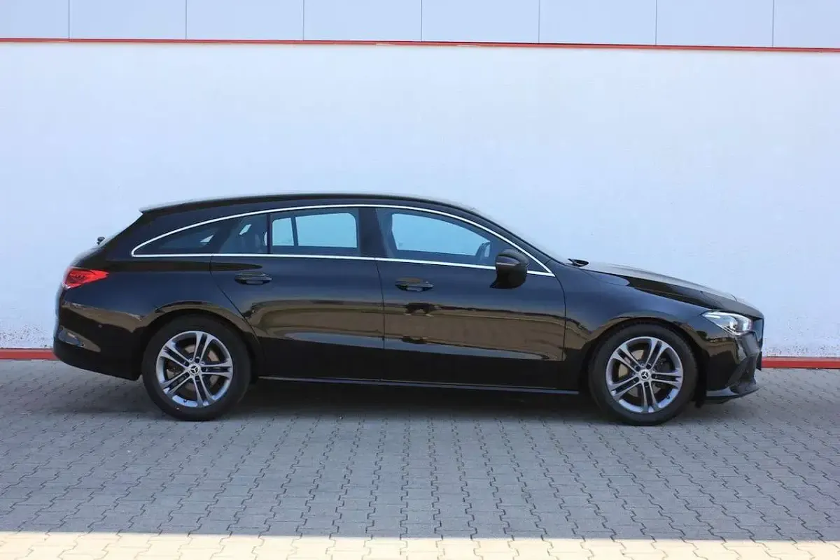 Gebraucht Mercedes CLA180 136 PS (100 kW) 2020 Kosmosschwarz metalliclack 191 Coupé