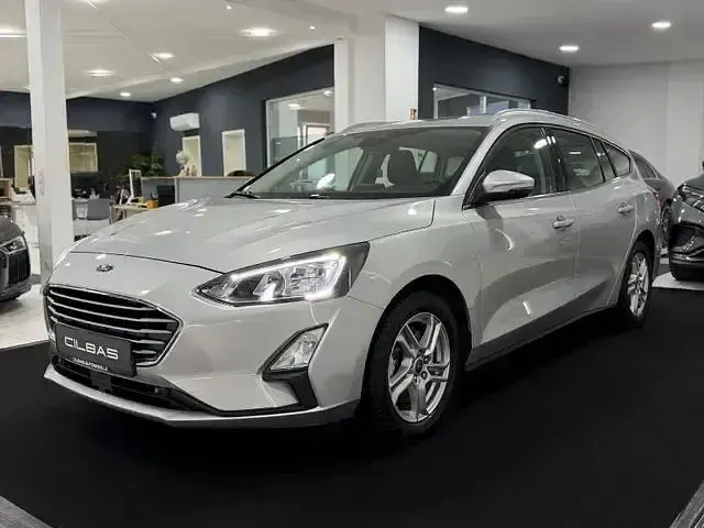 Używany Ford Focus Cool & Connect 120 KM (88 kW) 2021 Srebrny Kombi