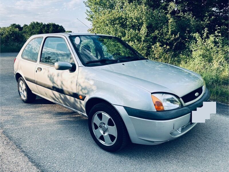 Silber Gebraucht 2001 Ford Fiesta Kleinwagen | 950 € (Etwas zu teuer) - Bild 1/4