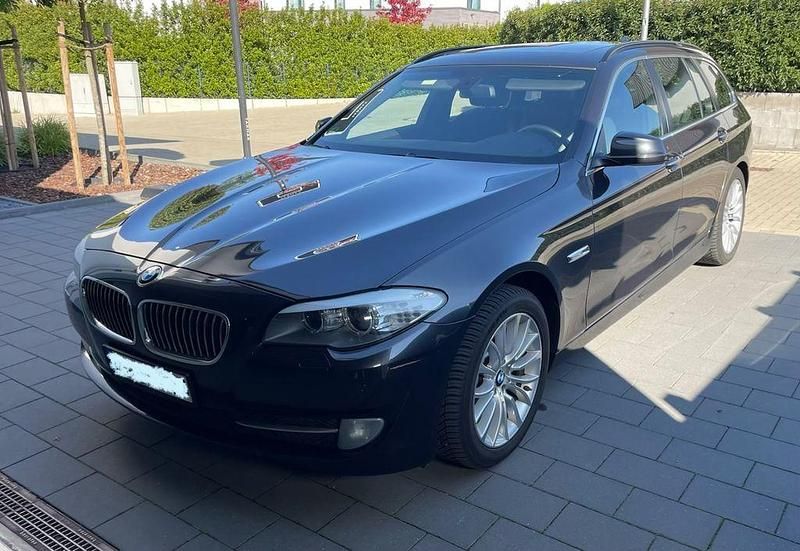 Gebraucht BMW 520 184 PS (135 kW) 2013 Grau Kombi