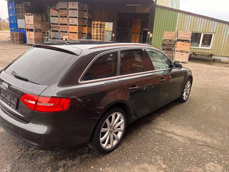 Gebraucht Audi A4 177 PS (130 kW) 2015 Grau Kombi