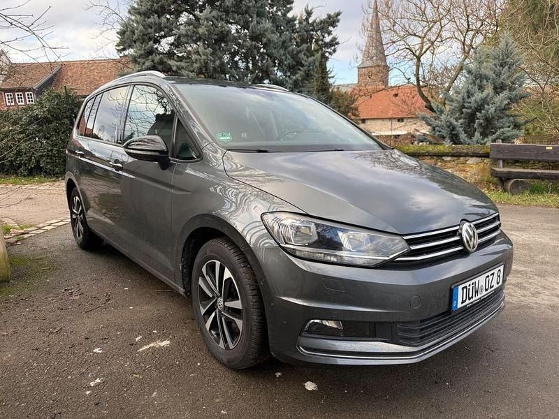 Gebraucht VW Touran IQ Drive 116 PS (85 kW) 2019 Grau Van / Kleinbus
