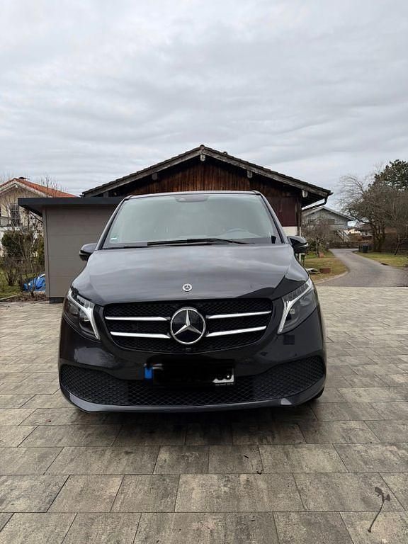 Gebraucht Mercedes V300 237 PS (174 kW) 2022 Grau Van / Kleinbus