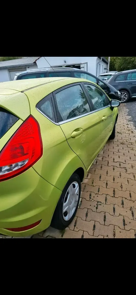 Gebraucht Ford Fiesta 82 PS (60 kW) 2012 Grün Limousine