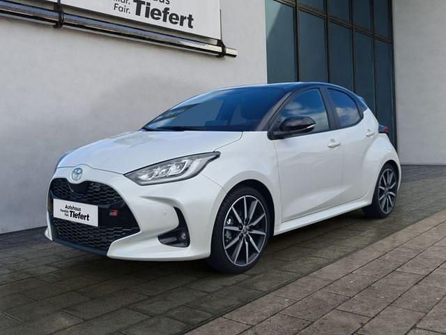 Weiß Neu 2025 Toyota Yaris Hybrid Sport Kleinwagen | 29.990 € (Fairer Preis) - Bild 1/3