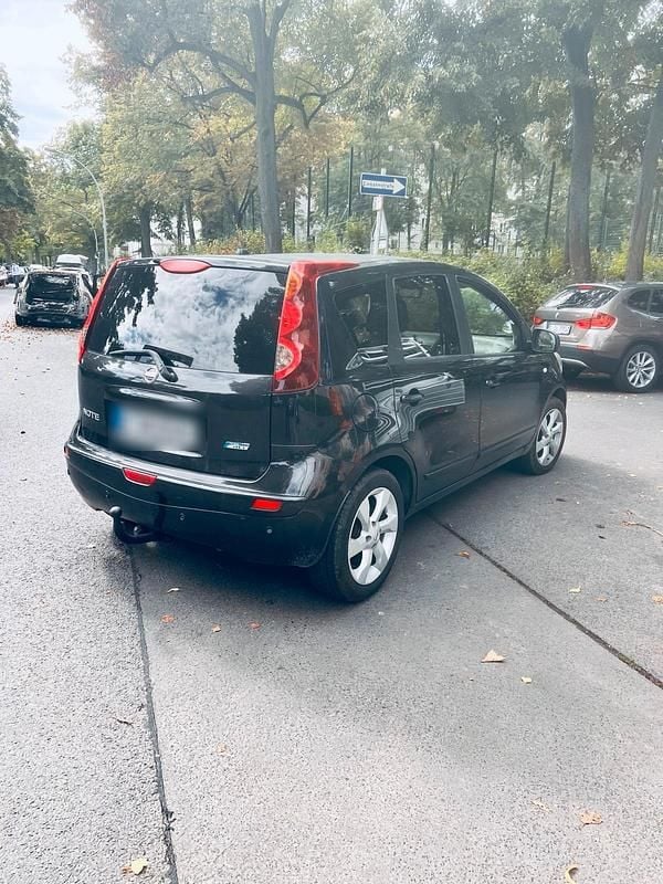 Schwarz Gebraucht 2011 Nissan Note Pure Van / Kleinbus | 2.599 € (Fairer Preis) - Bild 1/4