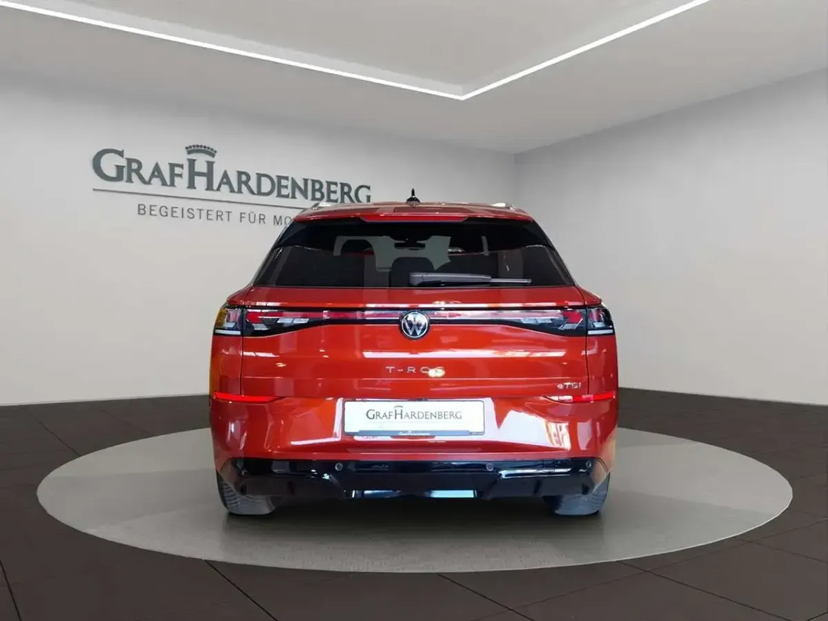 Neu VW T-Roc R-line 150 PS (110 kW) 2026 Flame red metallic SUV