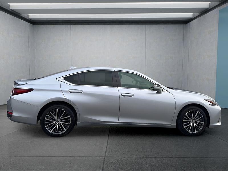 Neu Lexus ES300H Business Edition 218 PS (160 kW) 2025 Silber Limousine
