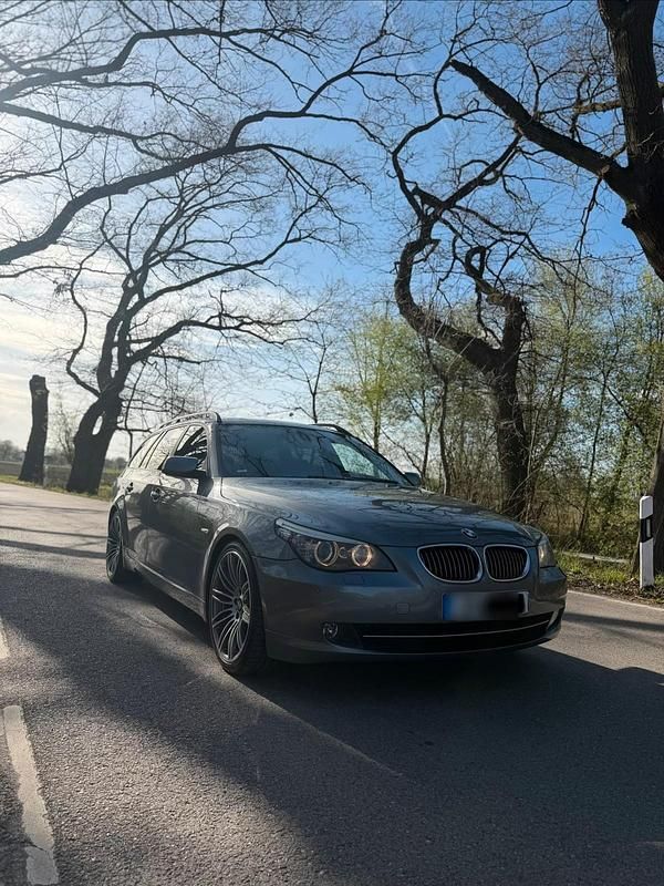 Gebraucht BMW 525 197 PS (144 kW) 2007 Grau Kombi