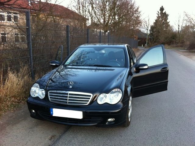Schwarz Gebraucht 2006 Mercedes C200 Elegance Limousine | 8.500 € - Bild 1/4