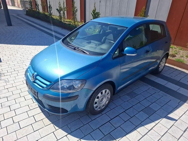 Second-hand VW Golf IV 75 CP (55 kW) 2005 Albastru Berlinǎ