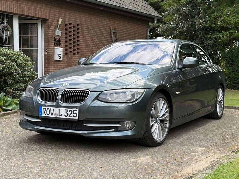 Grün Gebraucht 2010 BMW 325 Cabriolet M Sport Cabrio | 12.500 € (Etwas zu teuer) - Bild 1/4