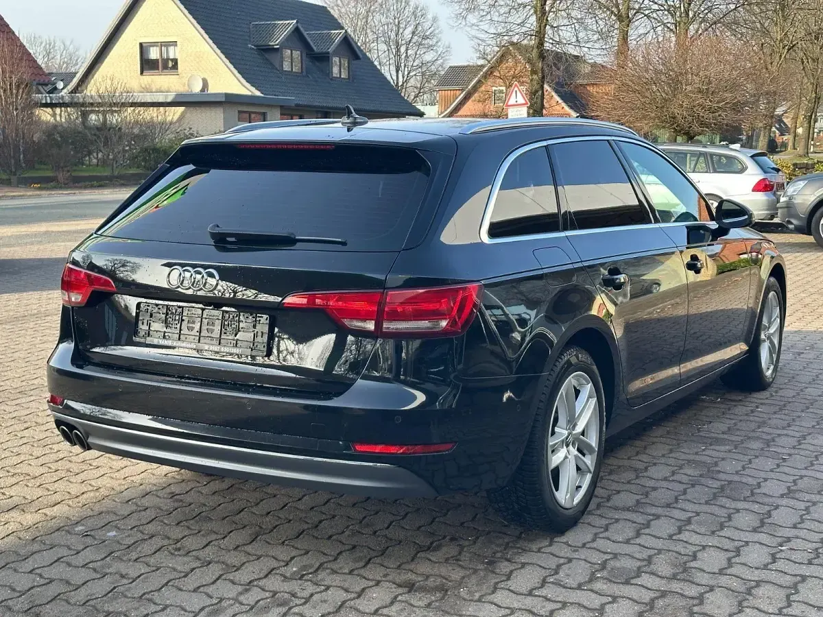 Używany Audi A4 Design 190 KM (139 kW) 2017 Czarny Kombi