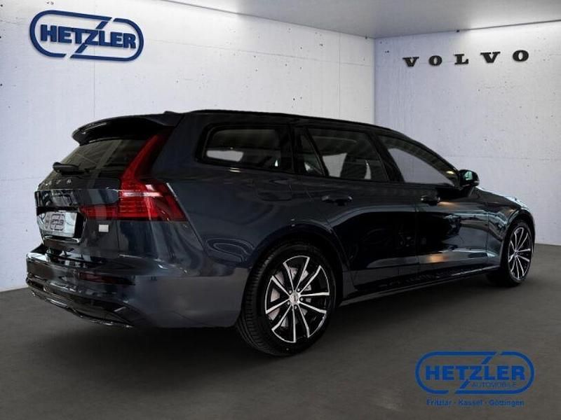Gebraucht Volvo V60 Plus 398 PS (292 kW) 2024 Denim blue / metallic Kombi