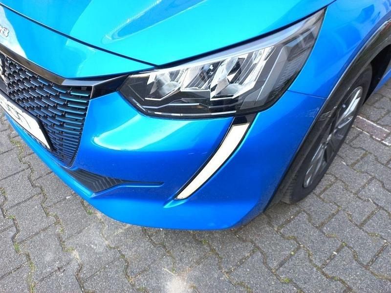 Gebraucht Peugeot e-208 Allure 100 kW (136 PS) 2021 Blau Kleinwagen