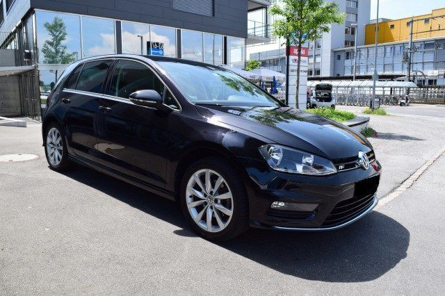 Gebraucht VW Golf VII LOUNGE 110 PS (80 kW) 2016 Schwarz metallic Limousine