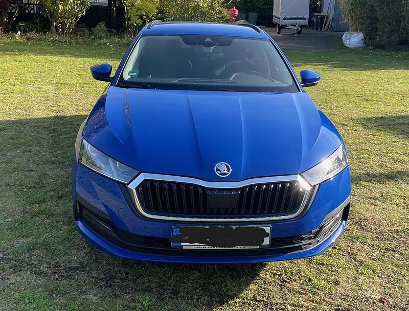 Blau Gebraucht 2023 Skoda Octavia Tour Kombi | 25.399 € (Guter Preis) - Bild 1/4