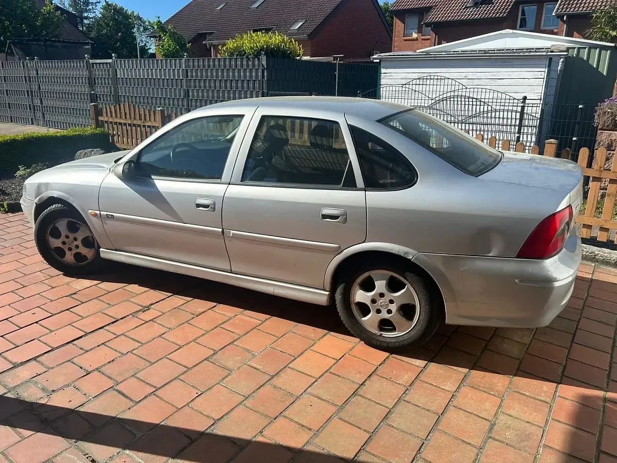 Gebraucht Opel Vectra 116 PS (85 kW) 1999 Silber Limousine