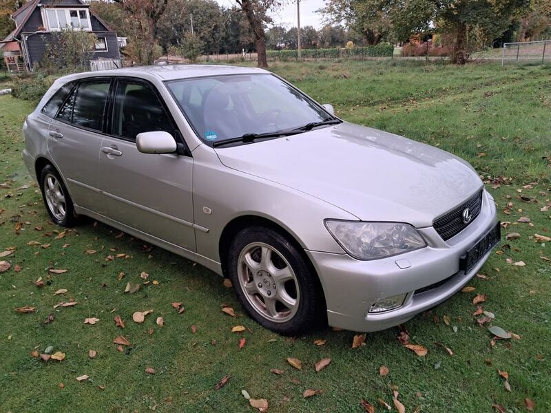 Silber Gebraucht 2002 Lexus IS200 Kombi | 3.499 € (Fairer Preis) - Bild 1/4