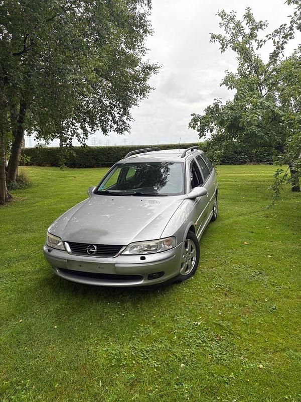 Silber Gebraucht 2001 Opel Vectra Elegance Kombi | 1.800 € (Fairer Preis) - Bild 1/4