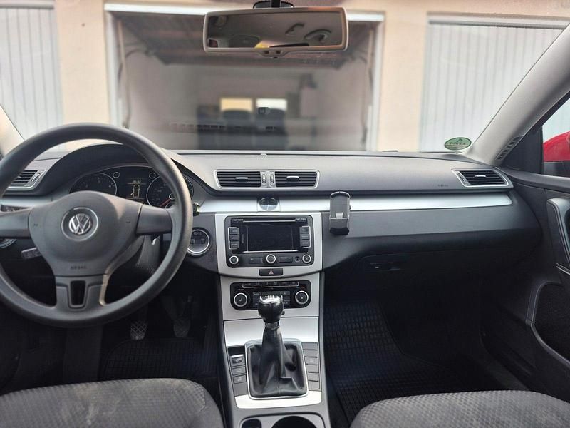 Gebraucht VW Passat 140 PS (102 kW) 2011 Rot Kombi