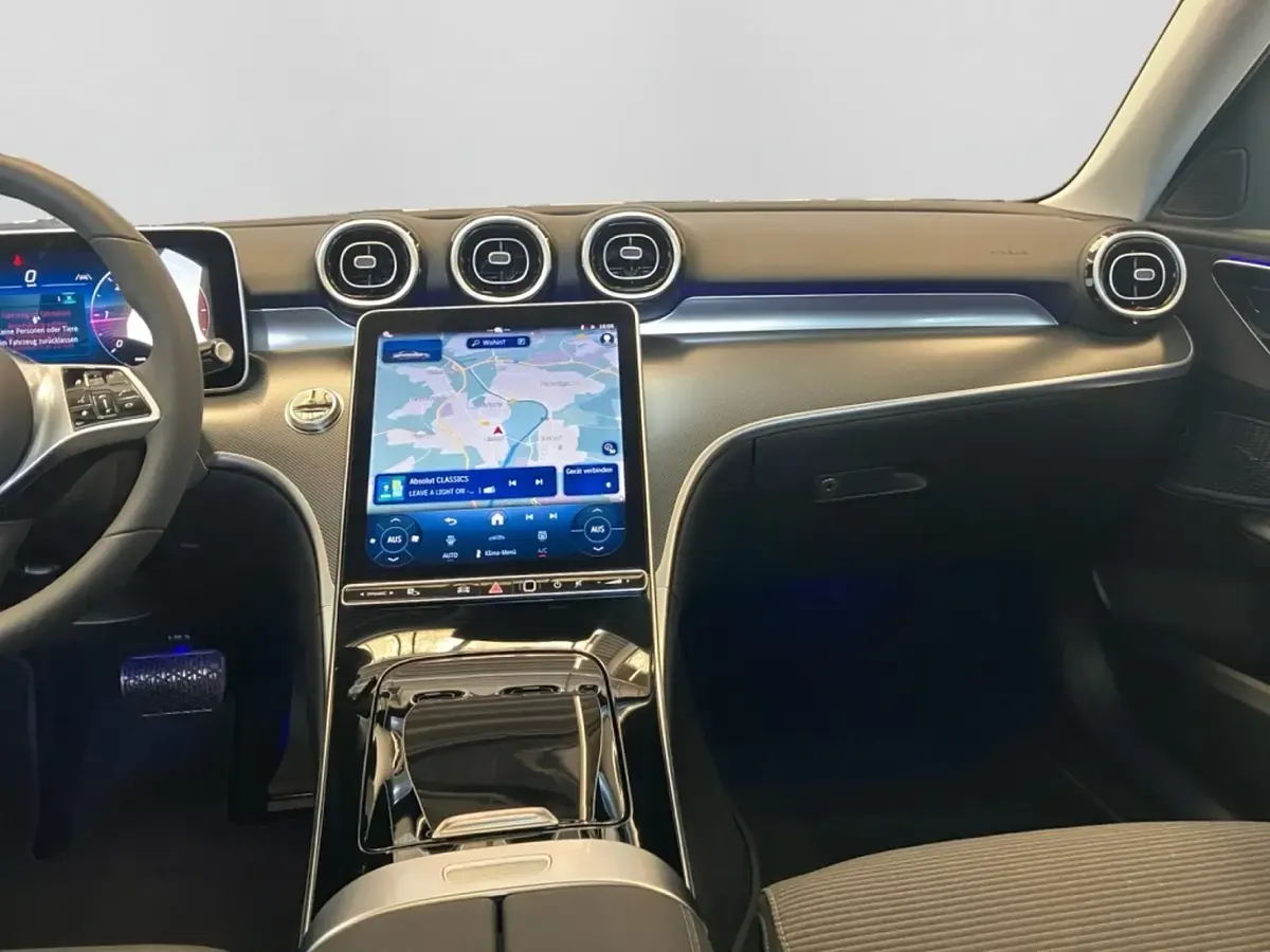 Gebraucht Mercedes C220 Avantgarde 197 PS (144 kW) 2025 Schwarz Limousine