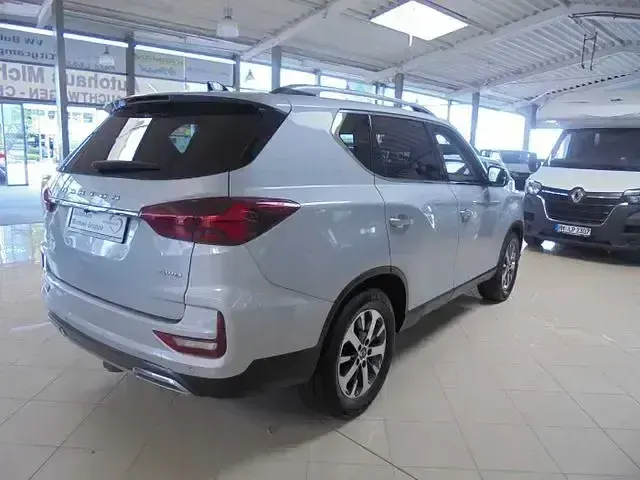 Gebraucht SsangYong Rexton Quartz 203 PS (149 kW) 2022 Silber SUV