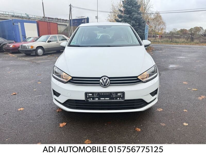 Weiß Gebraucht 2016 VW Golf VII Trendline Limousine | 8.990 € (Guter Preis) - Bild 1/4