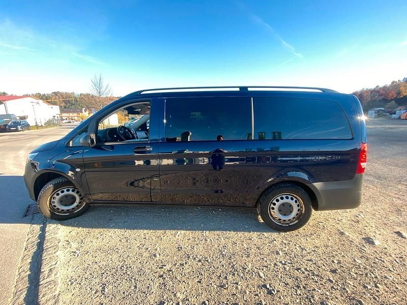 Blau Gebraucht 2020 Mercedes Vito Kombi | 27.900 € - Bild 1/4