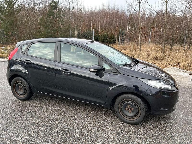 Schwarz Gebraucht 2010 Ford Fiesta Limousine | 3.340 € (Fairer Preis) - Bild 1/4