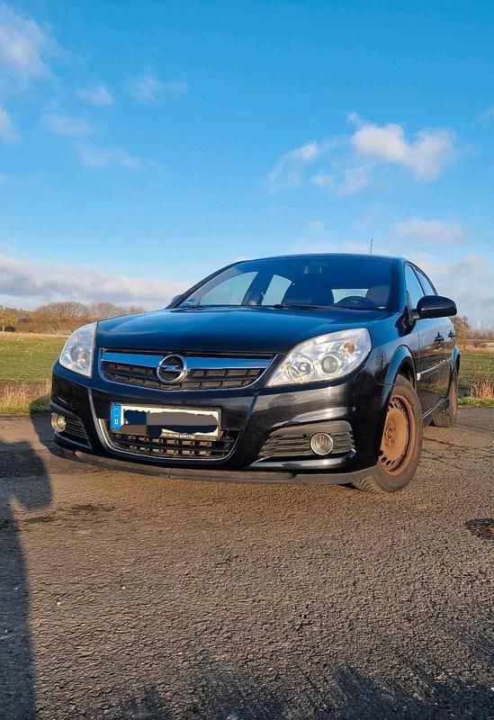 Gebraucht Opel Signum 140 PS (102 kW) 2008 Schwarz Kleinwagen
