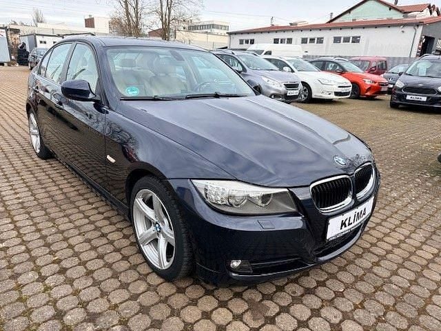Blau Gebraucht 2009 BMW 320 Comfort Edition Limousine | 3.950 € (Superpreis) - Bild 1/4