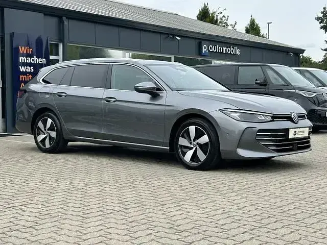 Gebraucht VW Passat Business 150 PS (110 kW) 2024 Platinum grey Kombi
