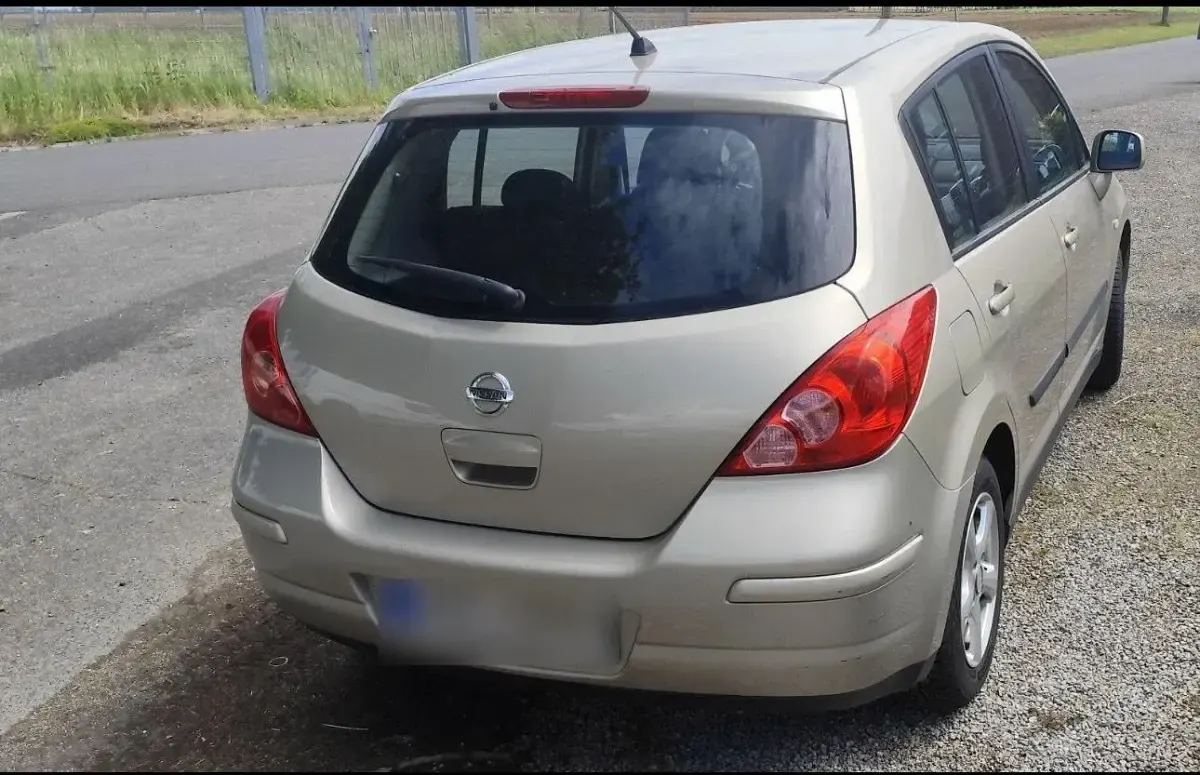 Gebraucht Nissan Tiida 110 PS (80 kW) 2009 Beige Kleinwagen