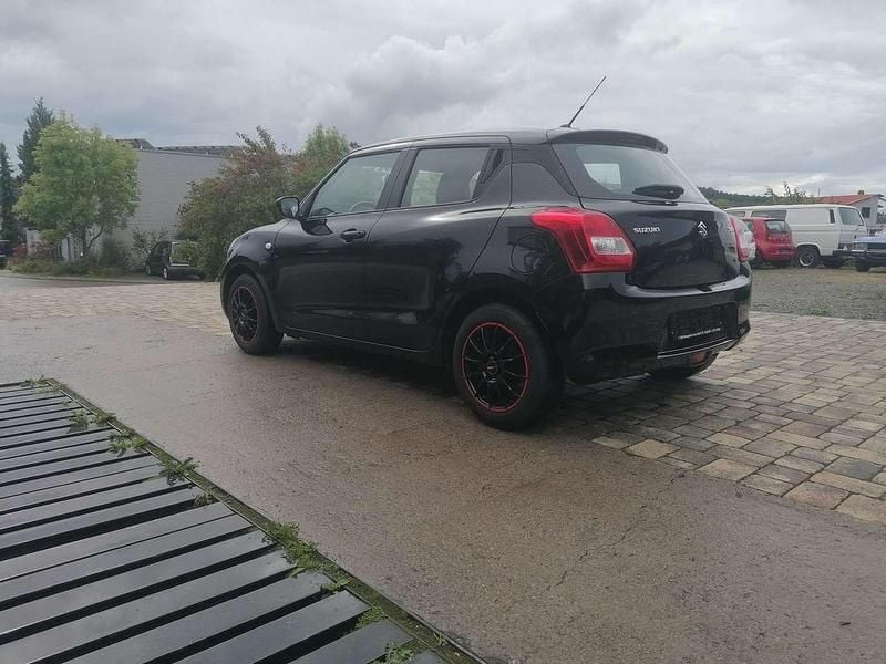 Gebraucht Suzuki Swift Basic 90 PS (66 kW) 2019 Schwarz Kleinwagen