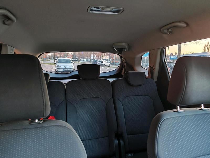 Gebraucht Kia Carens 136 PS (100 kW) 2015 Silber Van / Kleinbus