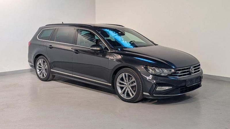 Gebraucht VW Passat R-line 150 PS (110 kW) 2022 Grau Kombi