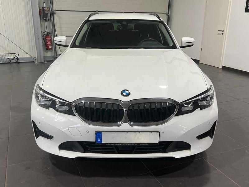 Gebraucht BMW 320e Advantage 204 PS (150 kW) 2021 Weiß Kombi