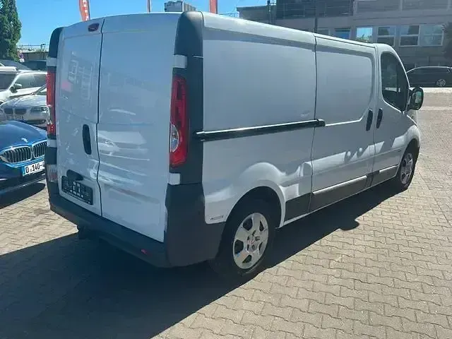 Gebraucht Opel Vivaro 114 PS (83 kW) 2013 Casablancaweiss/glacier/arctic Van / Kleinbus