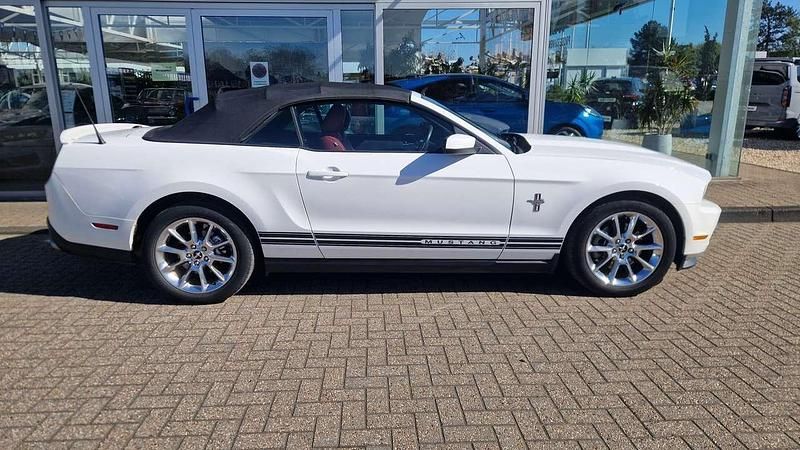 Gebraucht Ford Mustang Convertible 309 PS (227 kW) 2011 Weiß Cabrio